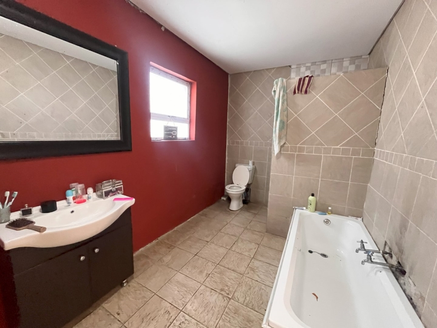 5 Bedroom Property for Sale in Levins Estate Free State
